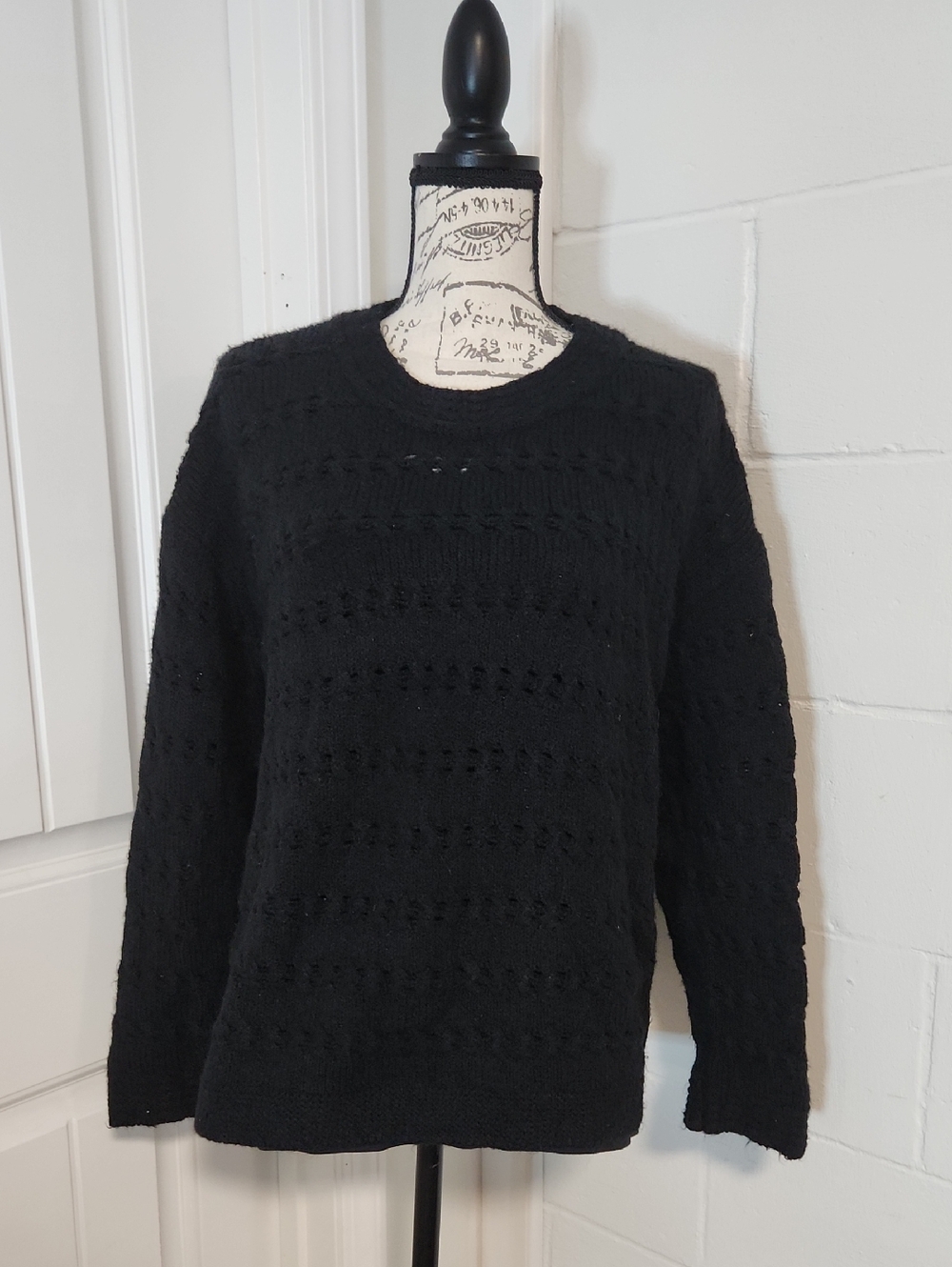 Old Navy Black Openwork Crewneck Knit Sweater MEDIUM EUC